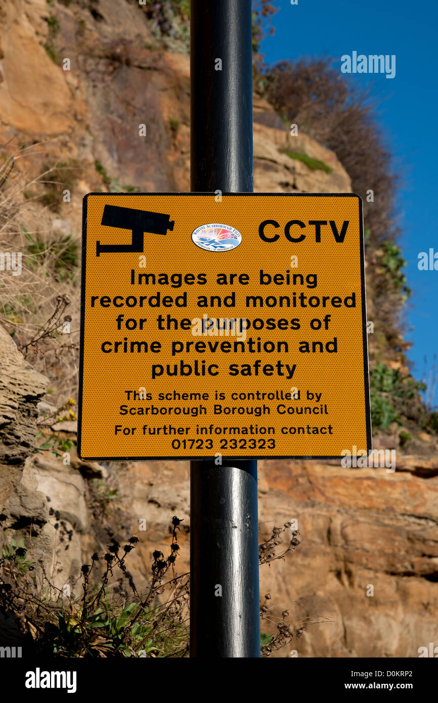 Nahaufnahme der CCTV-Warnschilder England UK United Großbritannien GB Großbritannien Stockfoto