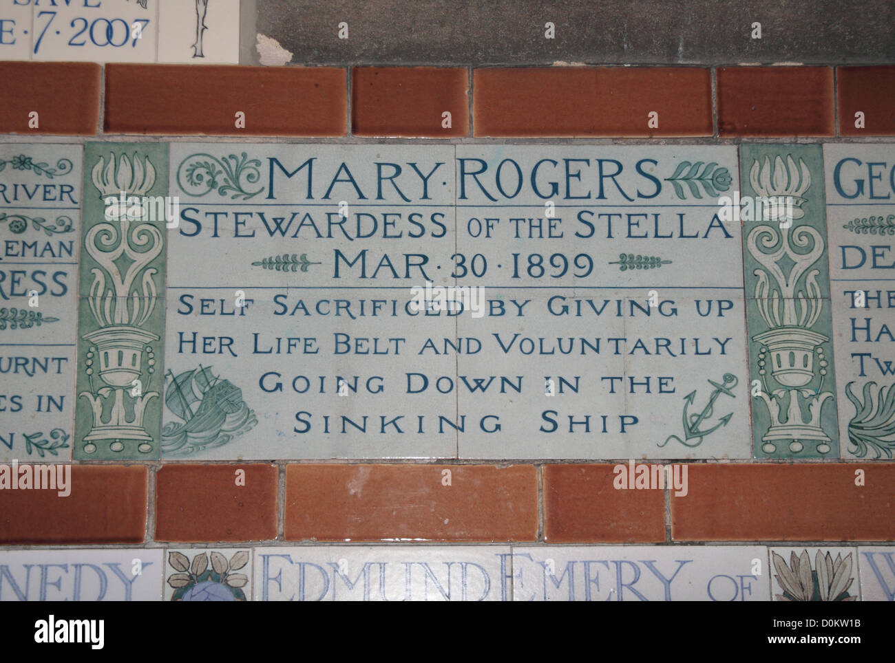 Plaque widmet sich Mary Rogers auf das Denkmal für heroische selbst Opfer, Postman es Park, City of London, UK. Stockfoto