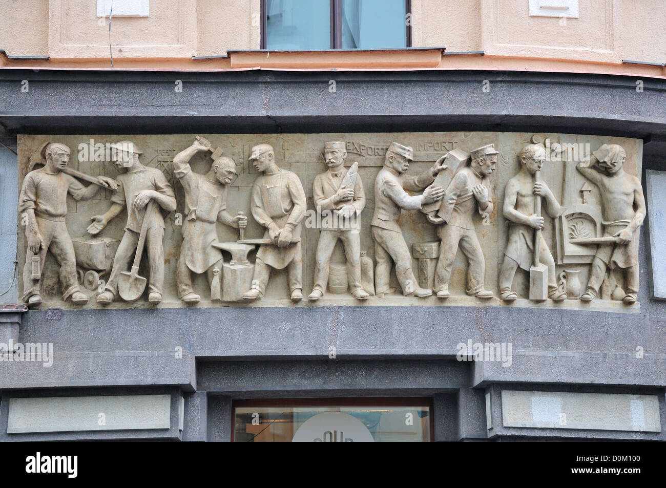 Prag, Tschechische Republik. Fassade Detail in der Panska Straße zeigt Industrie - Export Import Stockfoto
