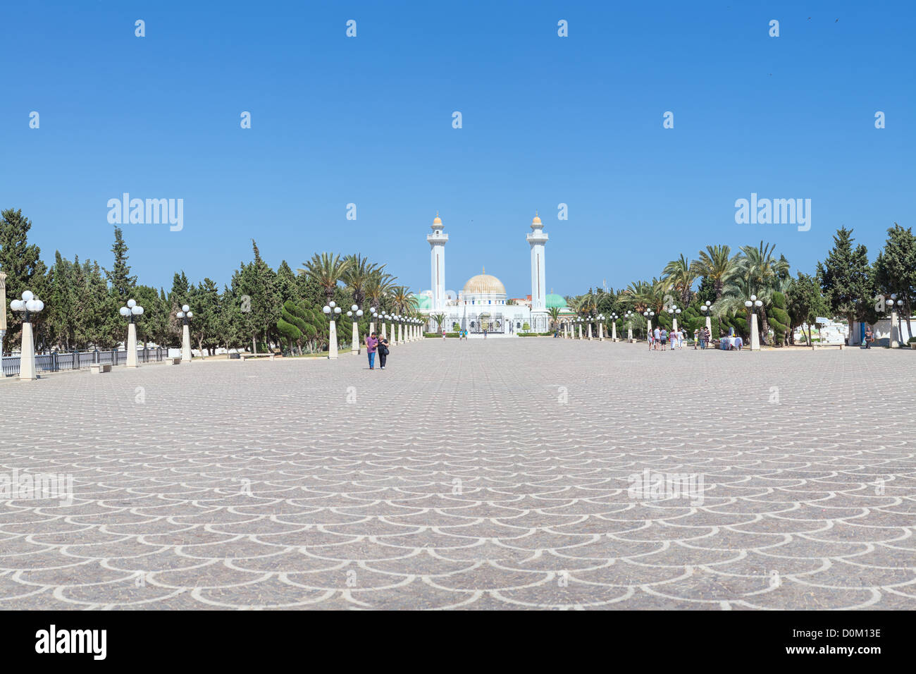 Panorama der Bereich vor dem Mausoleum des ersten Präsidenten in Monastir, Tunesien, Afrika. Am frühen Morgen Stockfoto