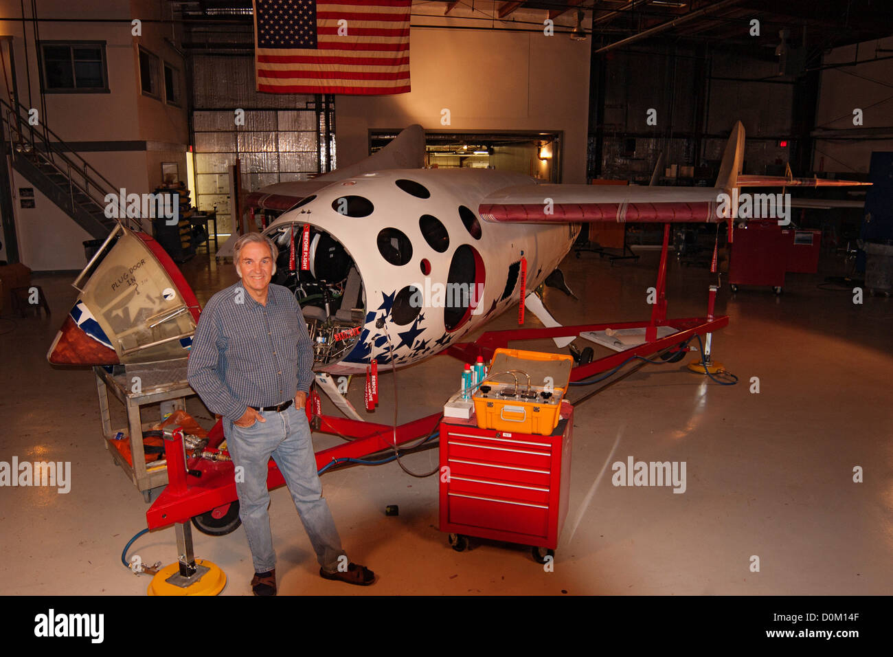Burt Rutan mit SpaceShipOne Stockfoto