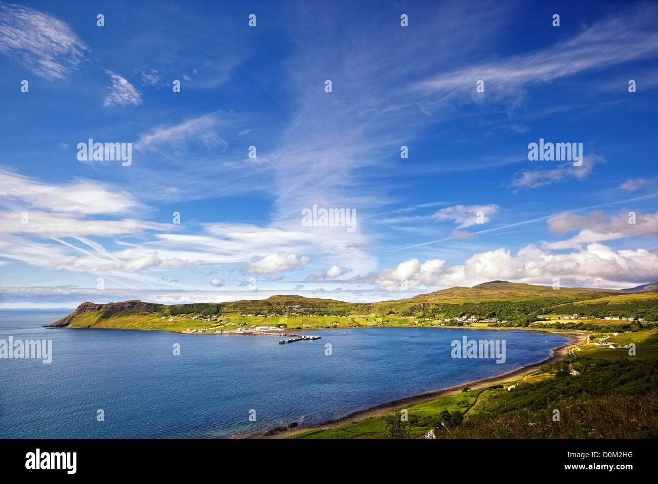 Blick auf Hafen und Dorf, Isle Of Skye, Halbinsel Trotternish, Schottland Uig Stockfoto