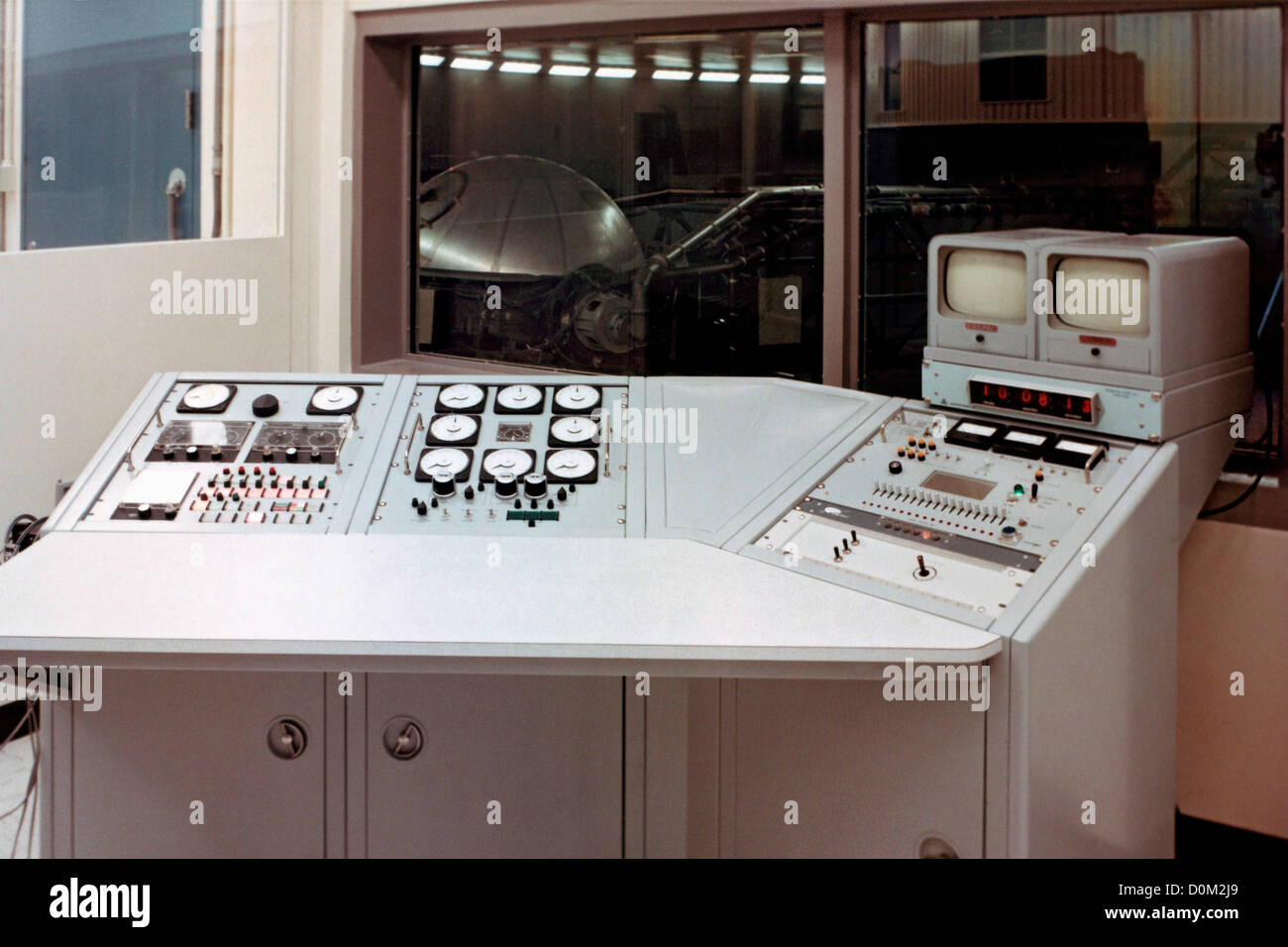 Der Bedienstand steuert Flug Beschleunigung Anlage wo Zentrifuge untergebracht war. Zentrifuge war verwendete Zug Astronauten Stockfoto
