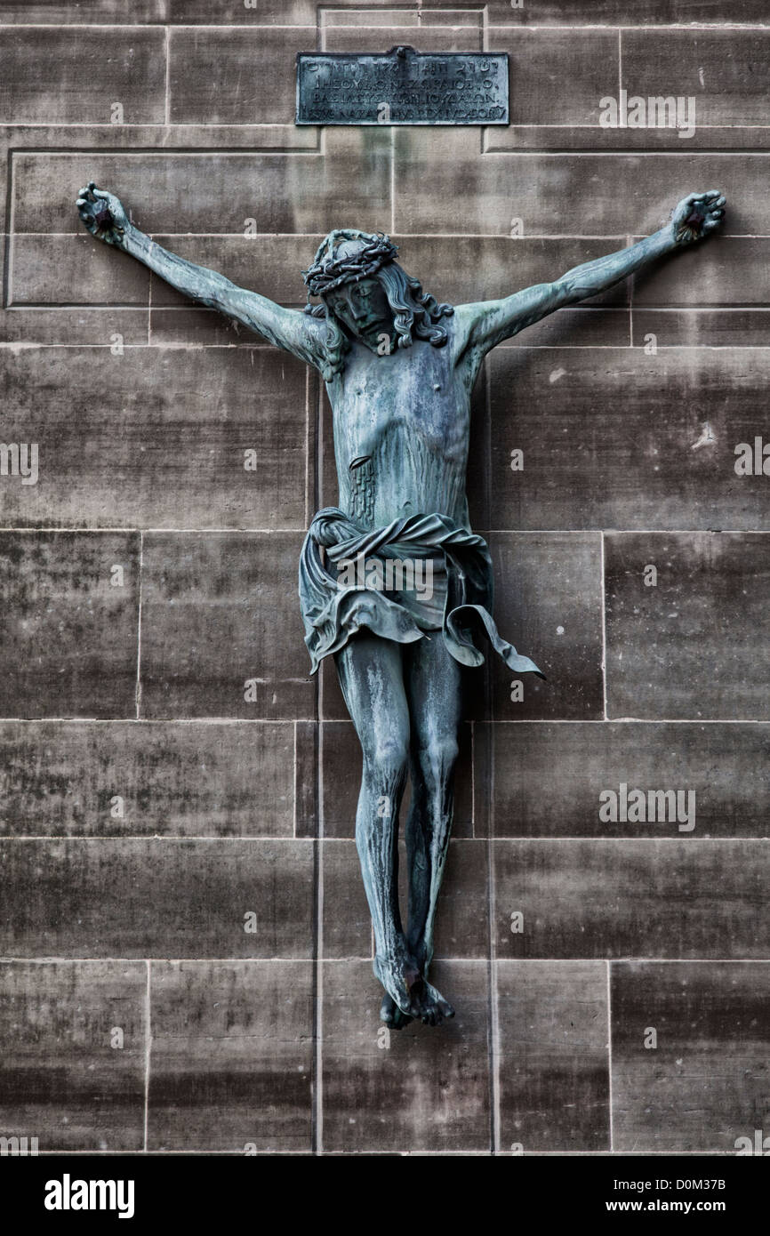 Statue von Jesus Christus an der Außenwand der Kathedrale in Konstanz, Deutschland Stockfoto