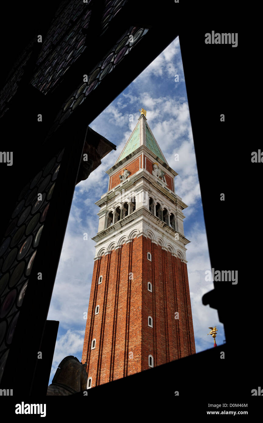 Berühmten Glockenturm (Campanile), Markusplatz, Venedig, Italien. Stockfoto