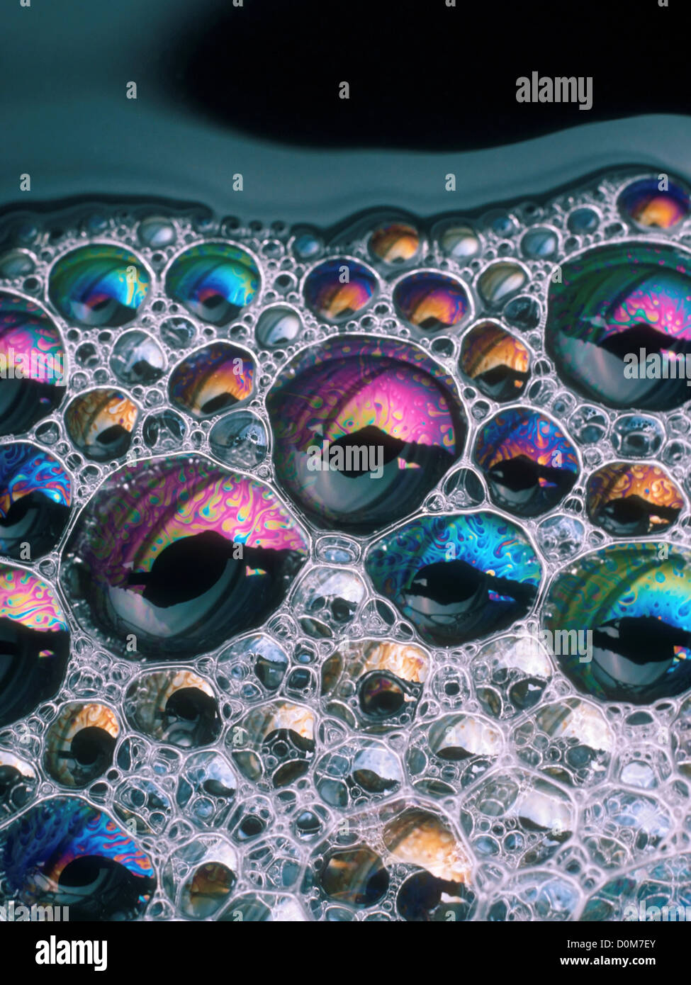 Seifenblasen illustrieren Oberflächenspannung Stockfoto