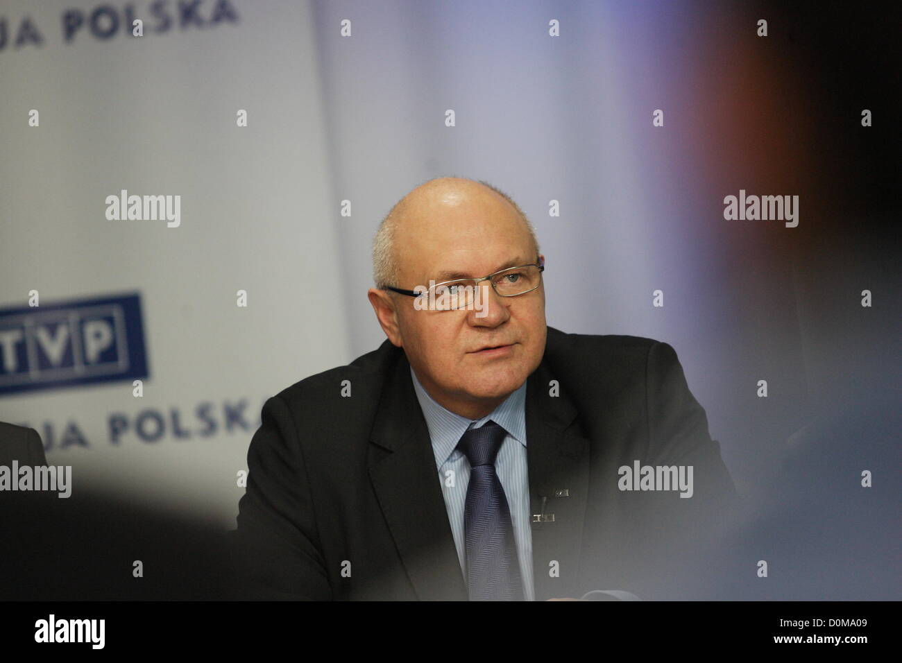 Danzig, Polen 28. November 2012 Ministerin für Verwaltung und Digitalization Marian Zalewski (C) während der Pressekonferenz nach der Umstellung von analogen TV-Signal auf Digitalfernsehen DVB-T TV im öffentlich-rechtlichen Sender TVP Sitz in Danzig. Danzig und Pomorskie Wojewodschaft ist der zweite Bereich in Polen mit Swiched aus analogen TV-Signal. Stockfoto