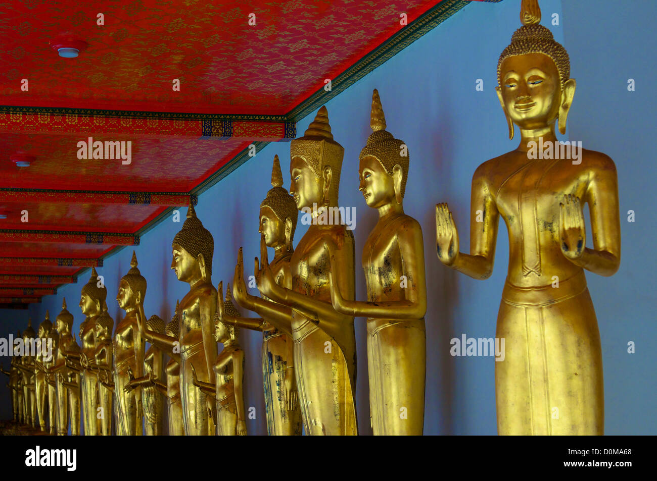 Goldene Hand Buddha im Wat Pho Tempel in Bangkok Stockfoto