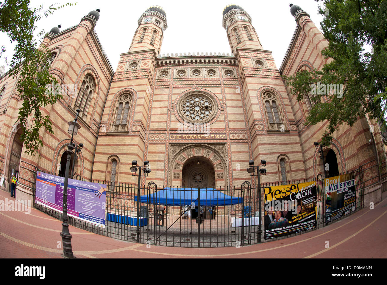 Dohány Straße Synagoge (auch bekannt als die große Synagoge) in Budapest, die Hauptstadt von Ungarn. Es ist die größte Synagoge Europas. Stockfoto