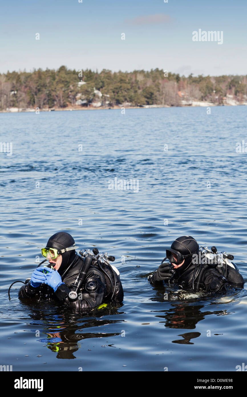 Taucher Tauchen vorbereiten Stockfoto