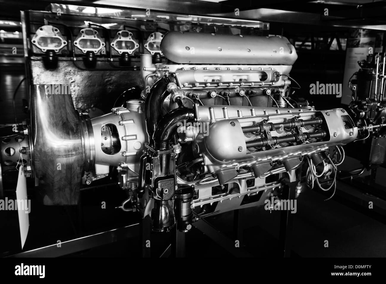 Große antike Flugmotor in einem museum Stockfoto