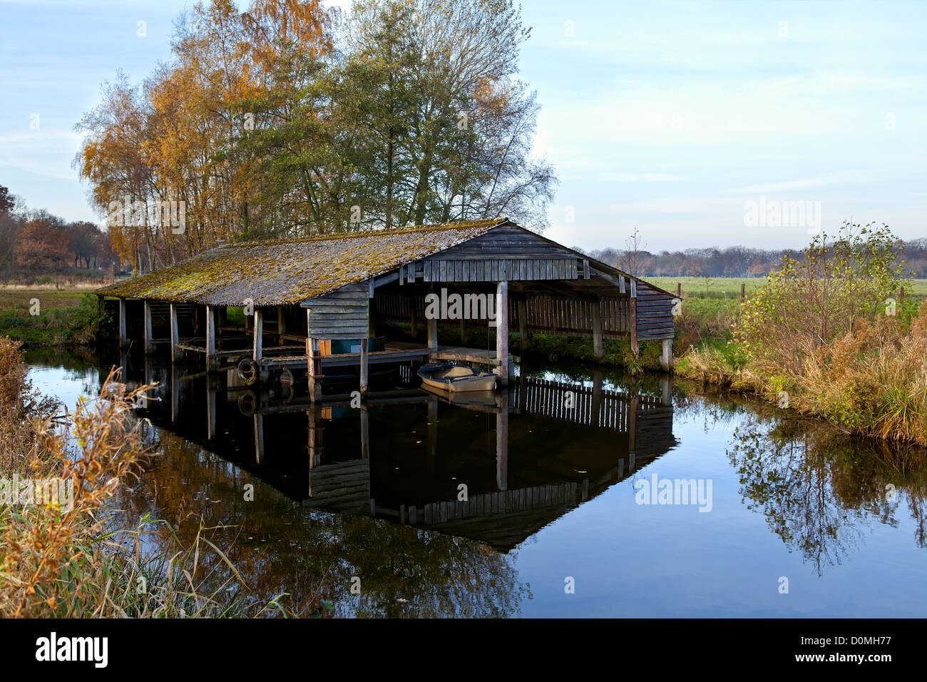 hölzerne Fischer Hütte am Wasser in Niederlande Stockfoto