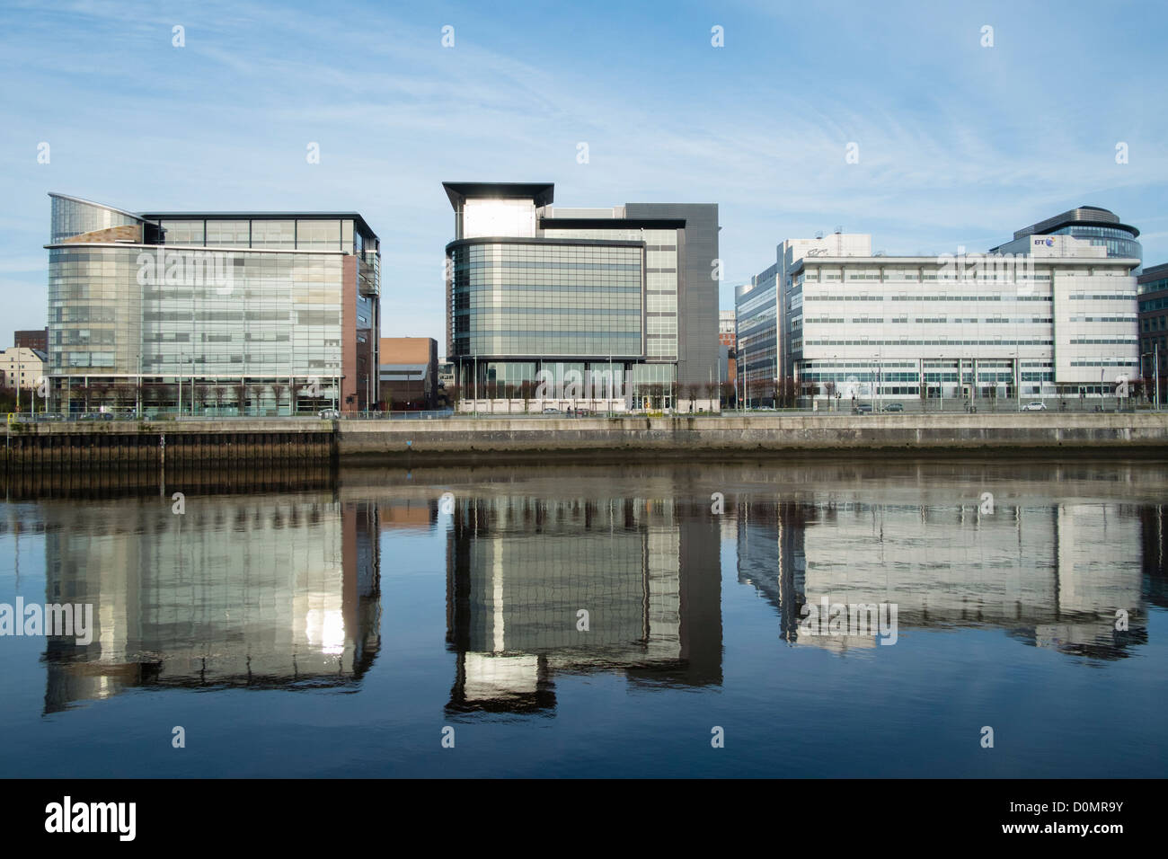 Moderne Bürogebäude, bestehend aus der IFSD bei Broomielaw neben River Clyde in Glasgow, Vereinigtes Königreich Stockfoto