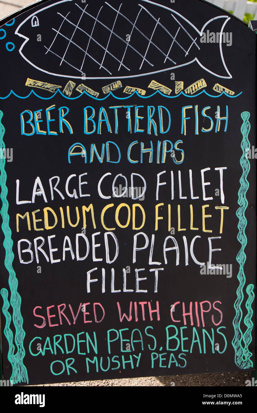 Pub schild England mit Einladung für Fisch und Chips UK Stockfoto