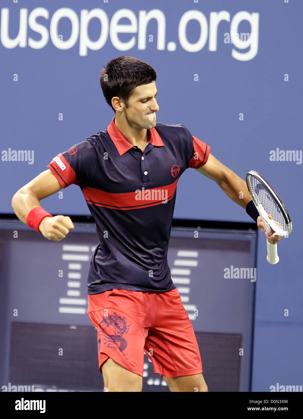 Novak Djokovic (SRB) während seine Männer Singles match gegen Philipp Petzschner (GER) am 4. Tag der 2010 US Open tennis Stockfoto