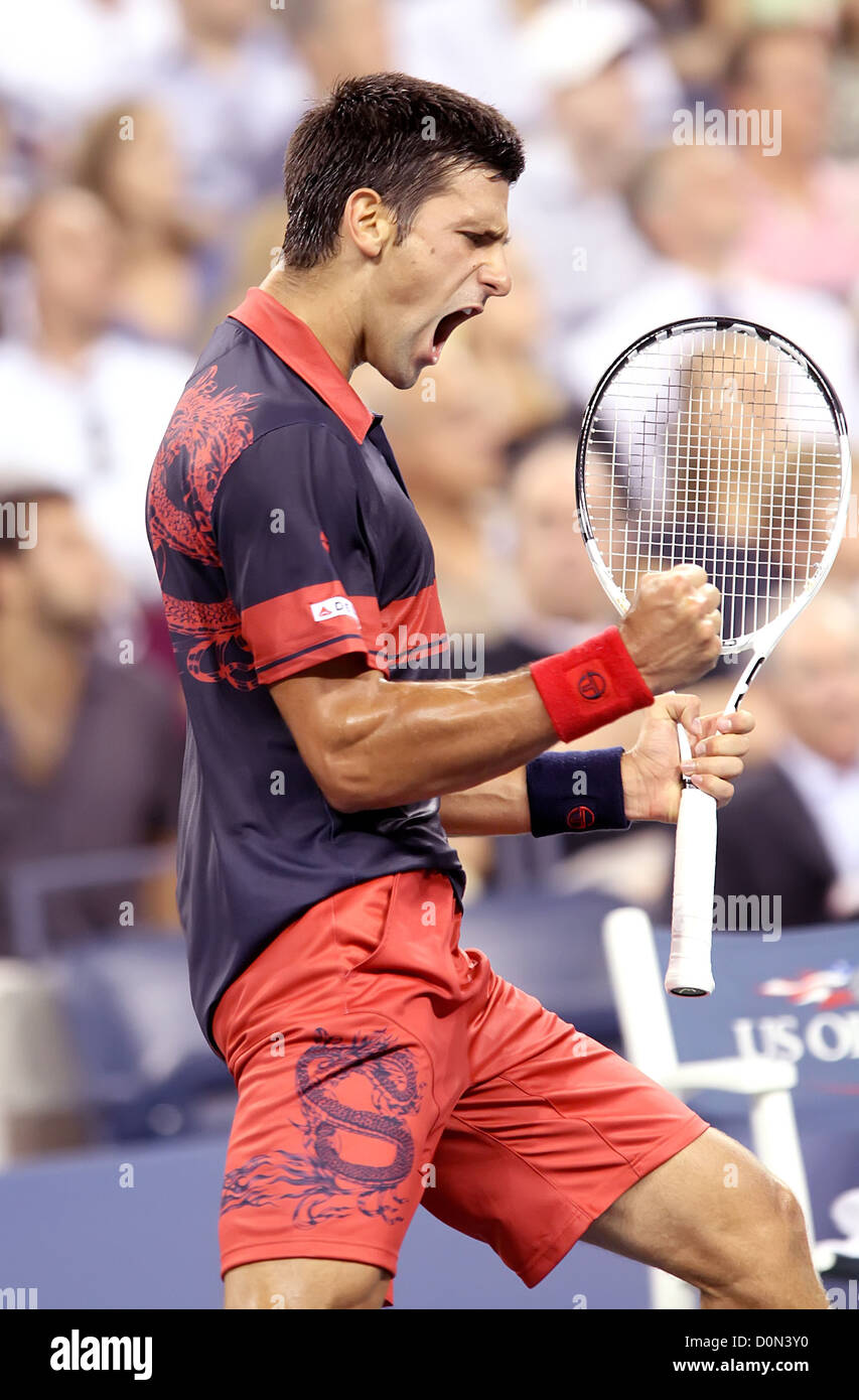 Novak Djokovic (SRB) während seine Männer Singles match gegen Philipp Petzschner (GER) am 4. Tag der 2010 US Open tennis Stockfoto