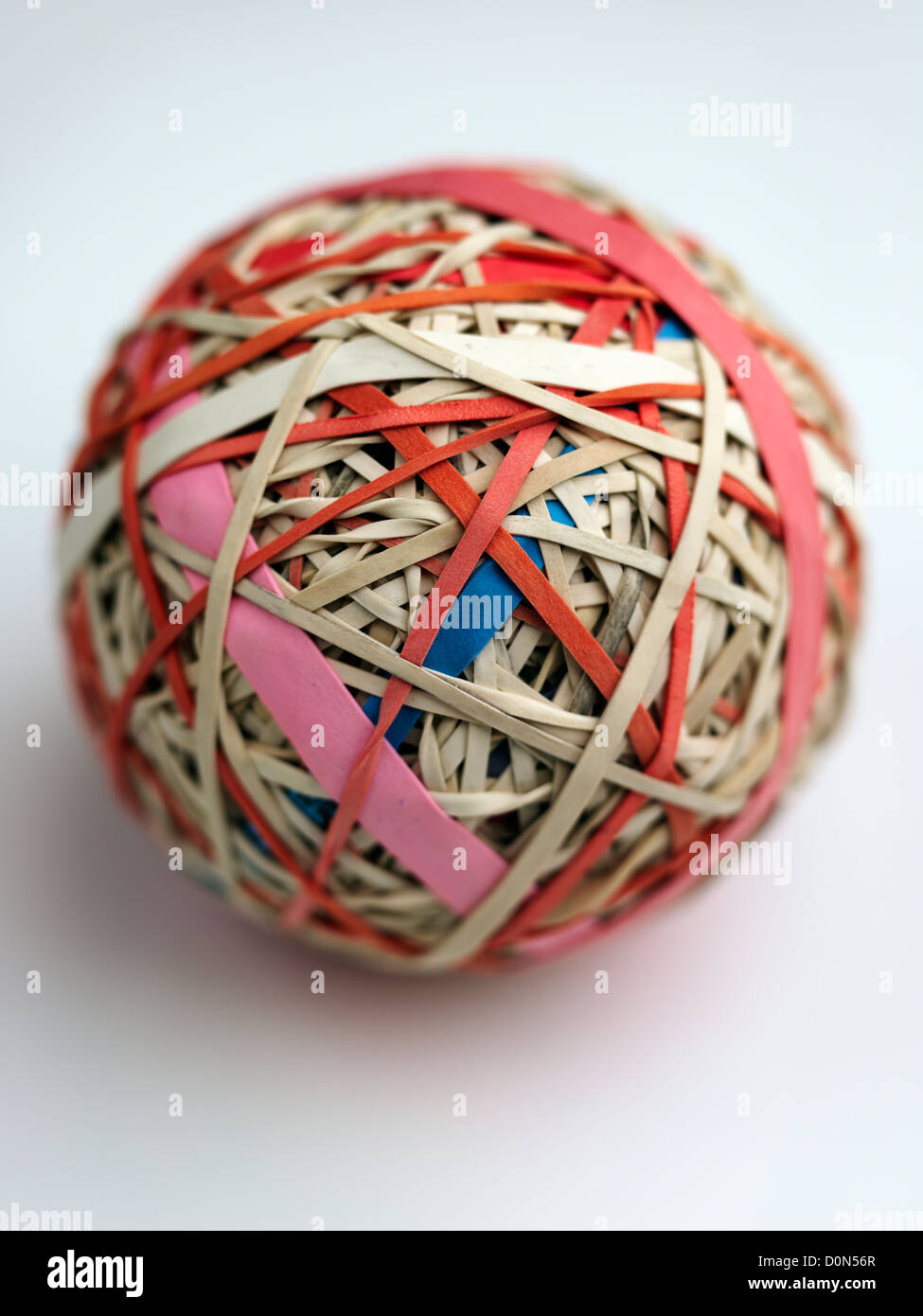 Gummiband-Ball, Kugel, bestehend aus Gummibänder übereinander gewickelt Stockfoto