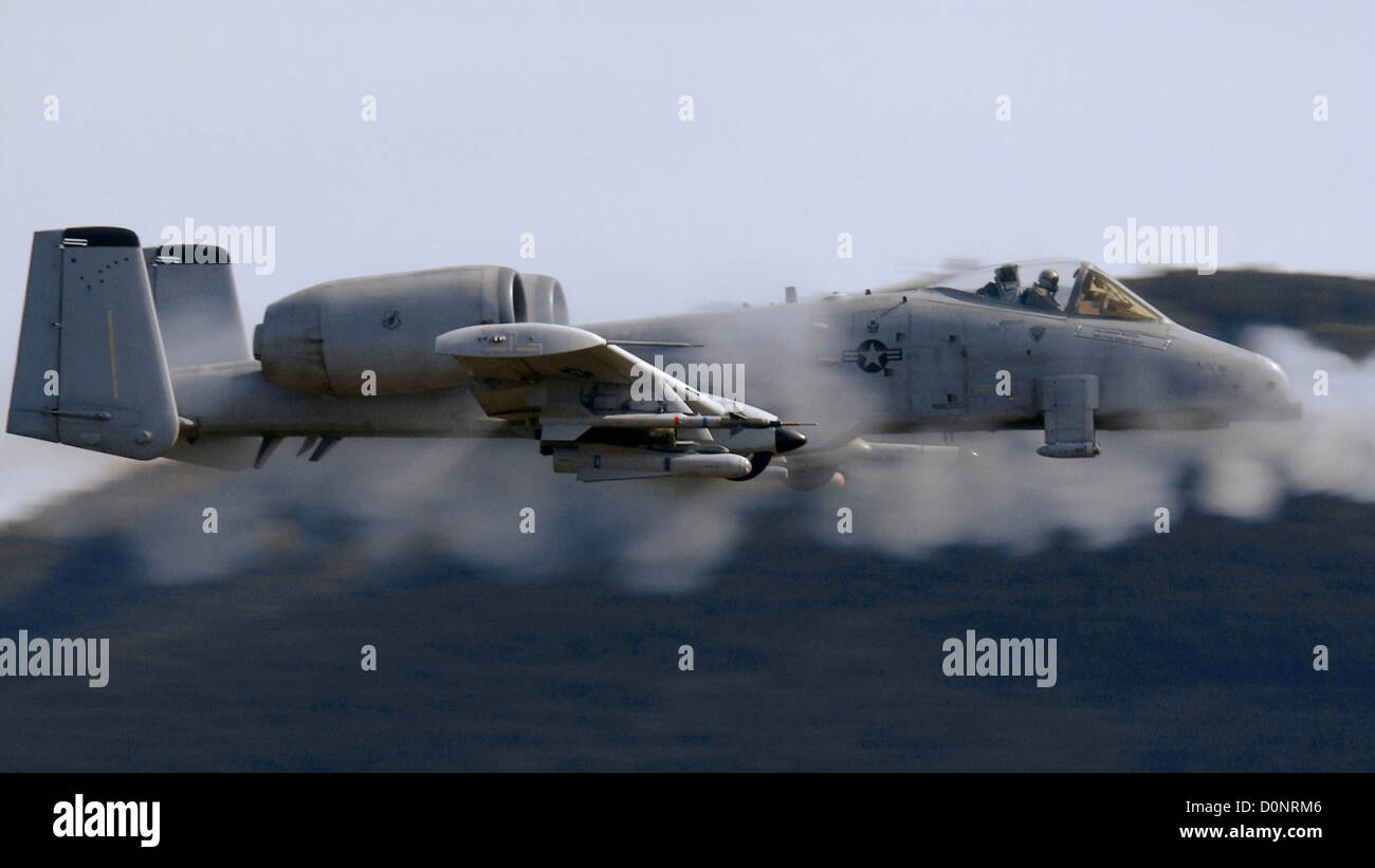 A-10 Thunderbolt feuern GAU-8 Avenger Stockfoto