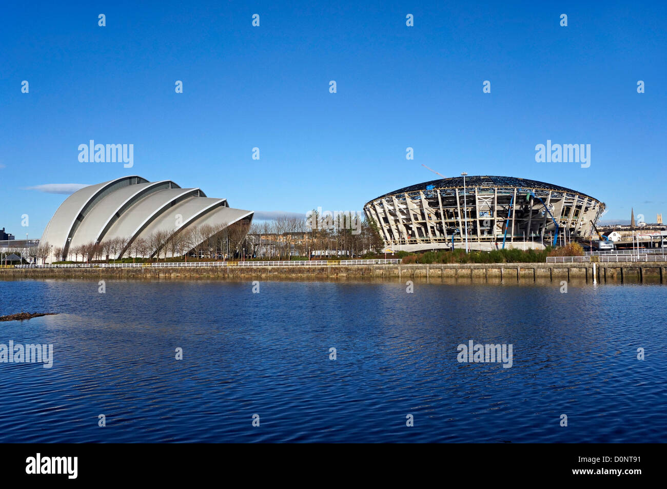 Bau schreitet auf die neue Scottish National Arena (The Hydro) in SECC in Glasgow mit Clyde Auditorium links. Stockfoto