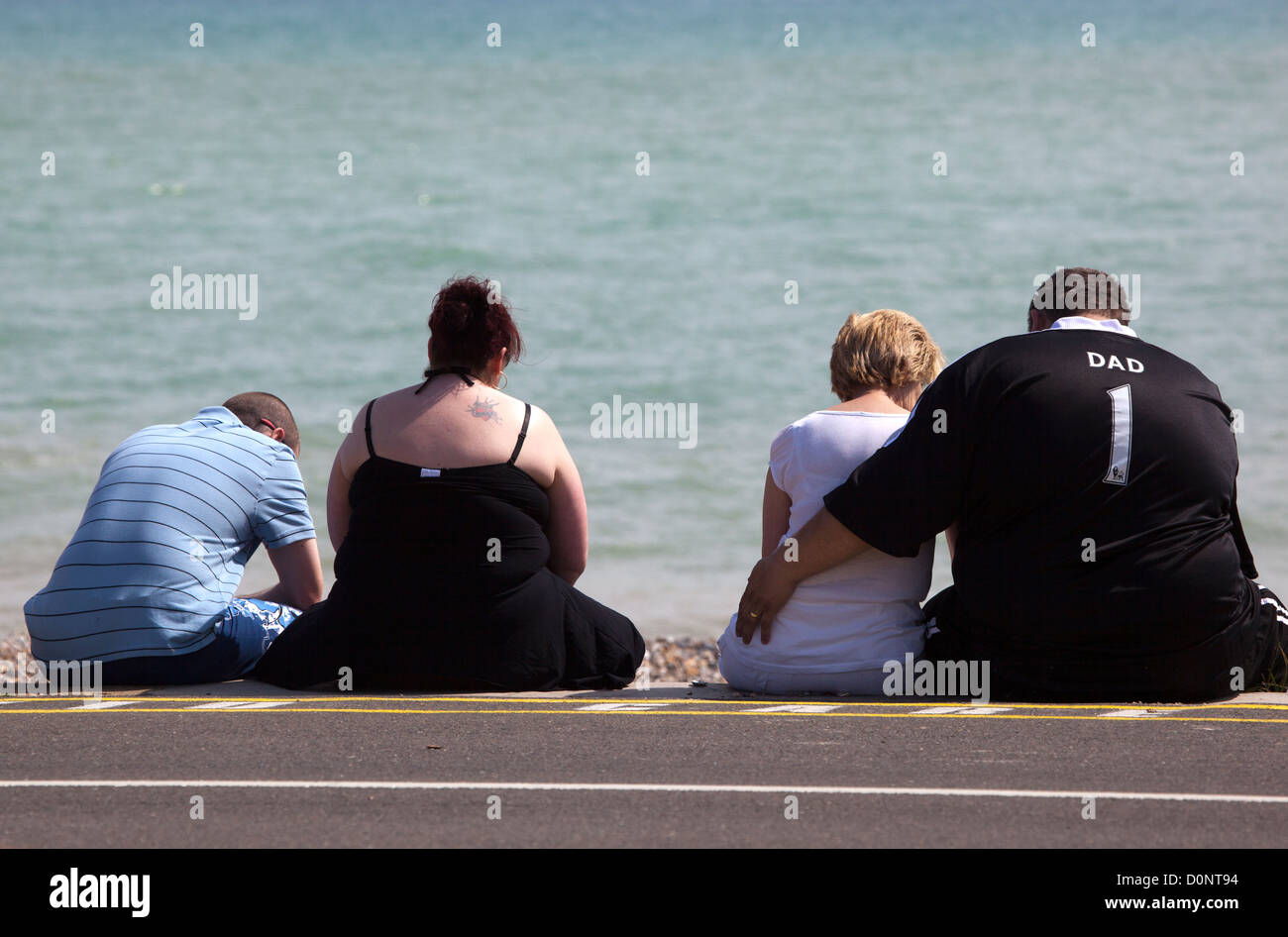 Familie am Strand mit Übergewicht Stockfoto