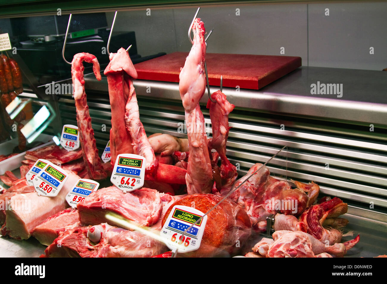 Rohes Fleisch in einem spanischen Supermarkt Stockfoto