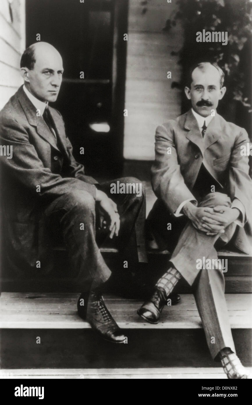 Flugzeug Pioniere Wilbur und Orville Wright auf der hinteren Veranda Stockfoto