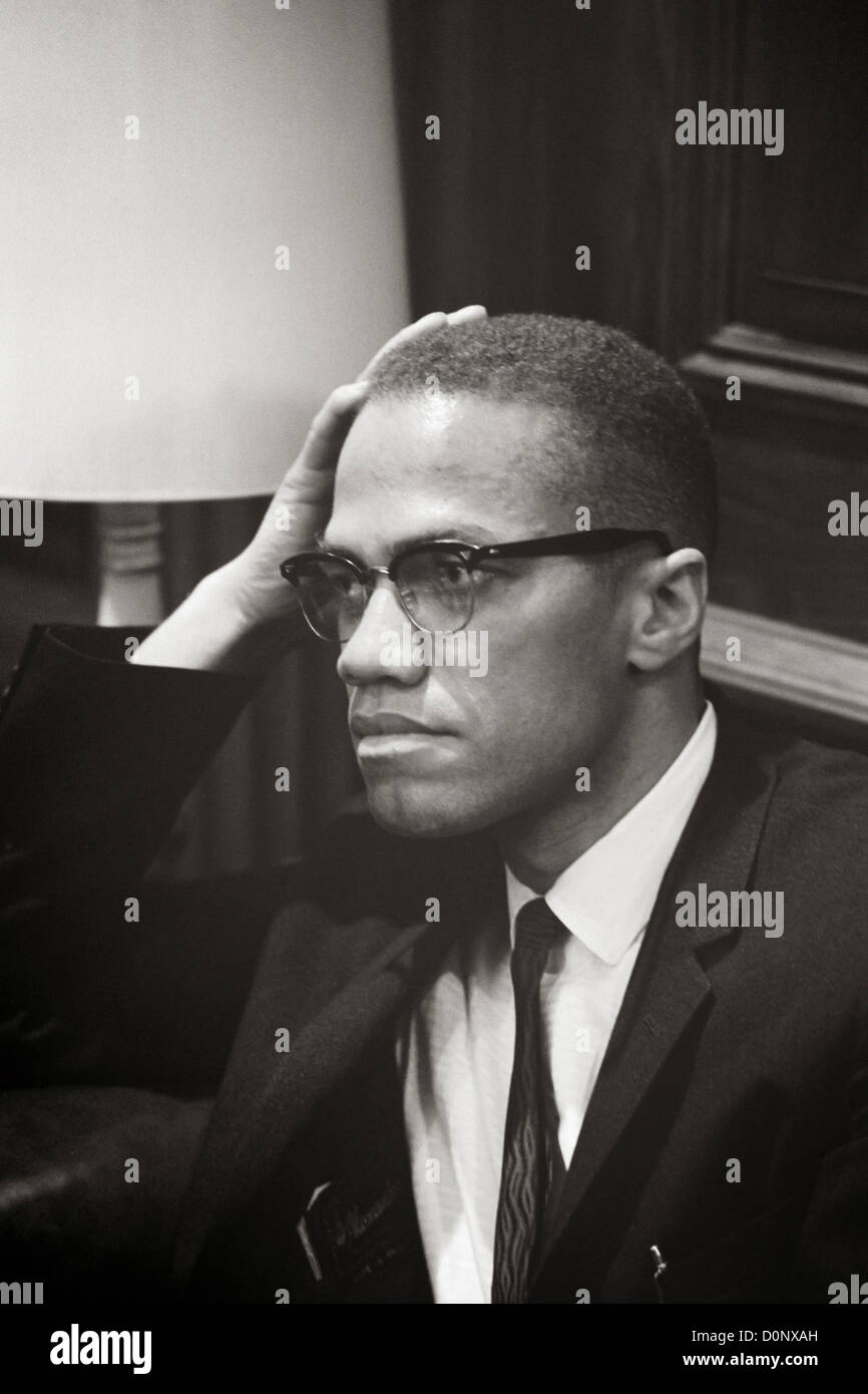 Malcolm X Waiting bei Pressekonferenz Stockfoto