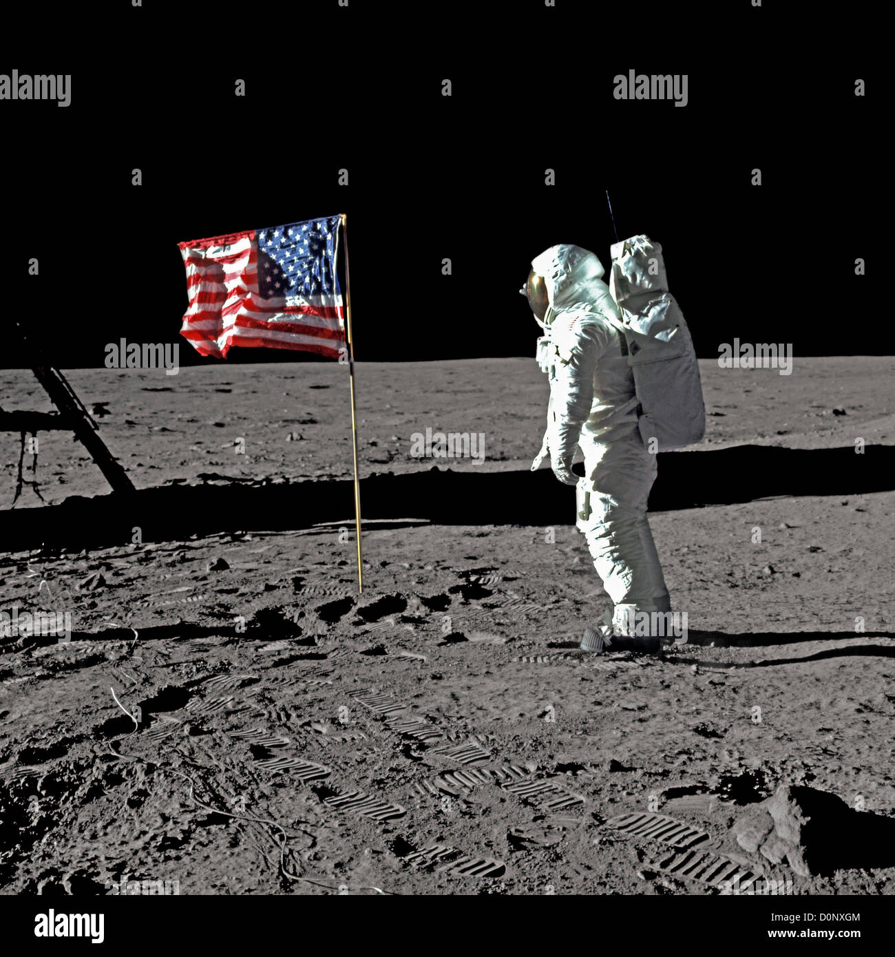 Buzz Aldrin grüßt die Flagge während der Apollo 11-Mission Stockfoto