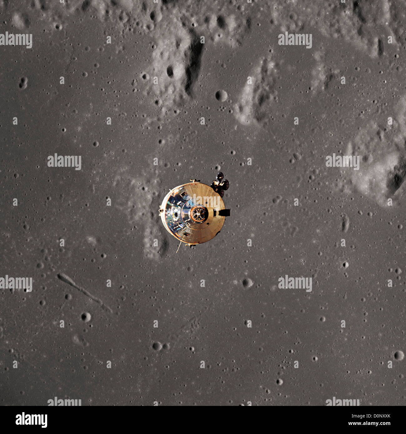 Apollo 11 - das Kommandomodul umrahmt vom Mond Stockfoto