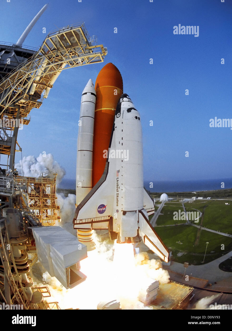 Abheben des Shuttle Endeavour auf STS-118 Stockfoto