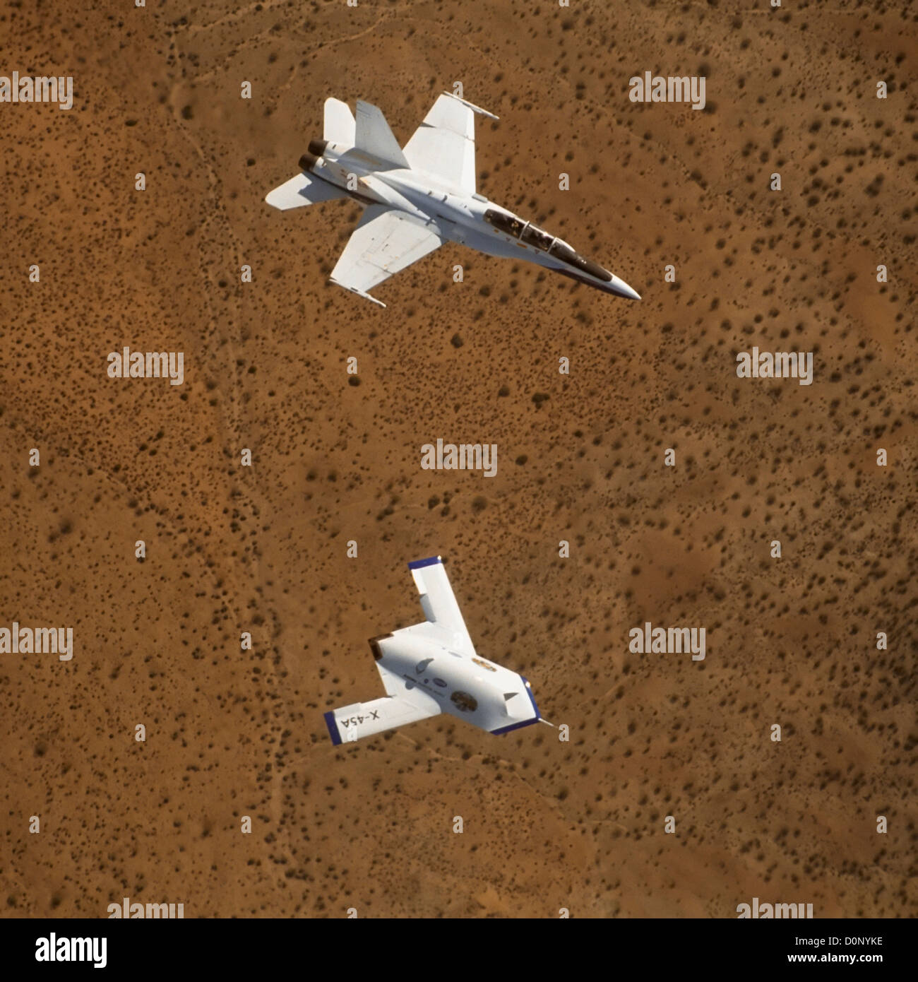 F-18 und x-45 im Flug Stockfoto