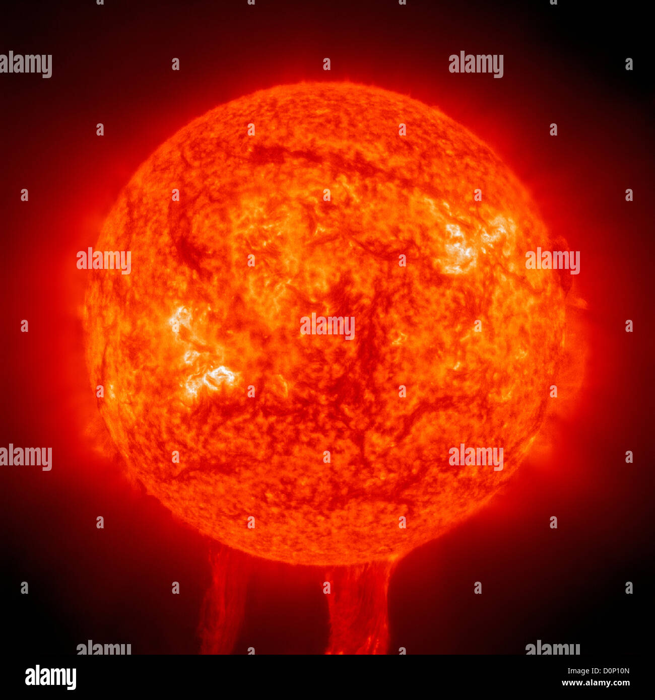 Die Solar Heliospheric Observatory (SOHO) beobachtet riesige eruptive Prominenz wölbte sich Sonne.  Es geriet es in extremen Stockfoto