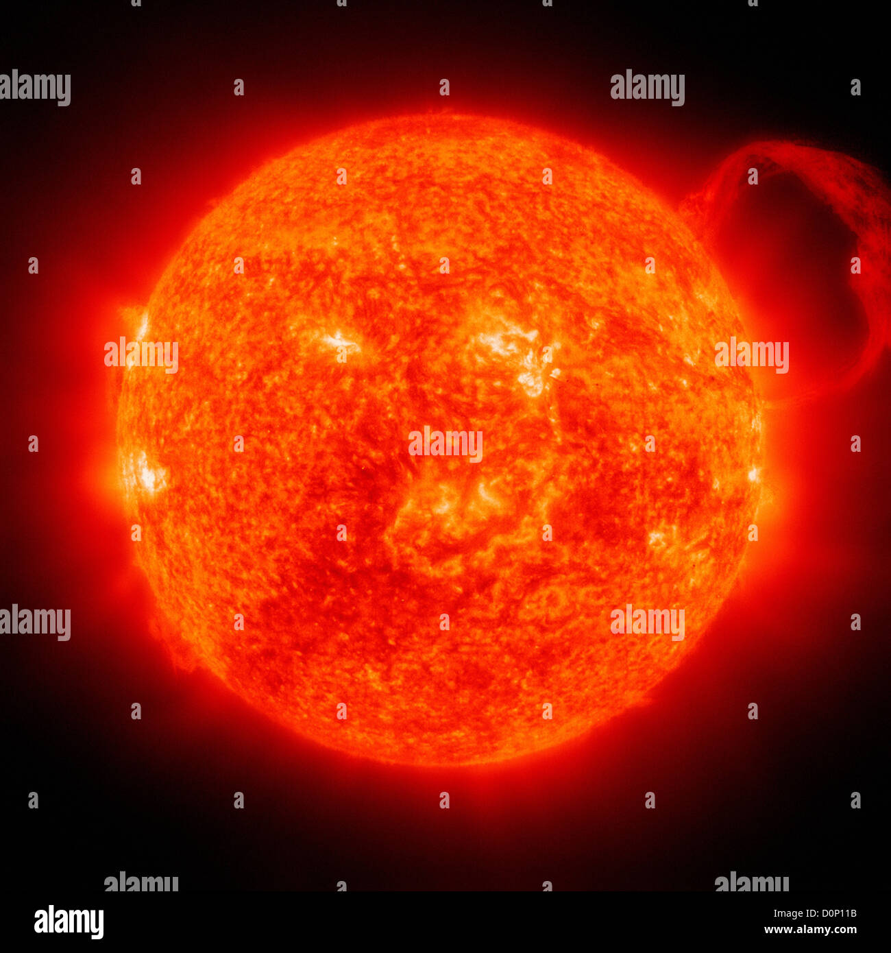 Eine große Sonnen-Protuberanz bricht die Sonne in diesem Solar Heliospheric Observatory (SOHO) Bild im extremen UV-Licht emittiert Stockfoto