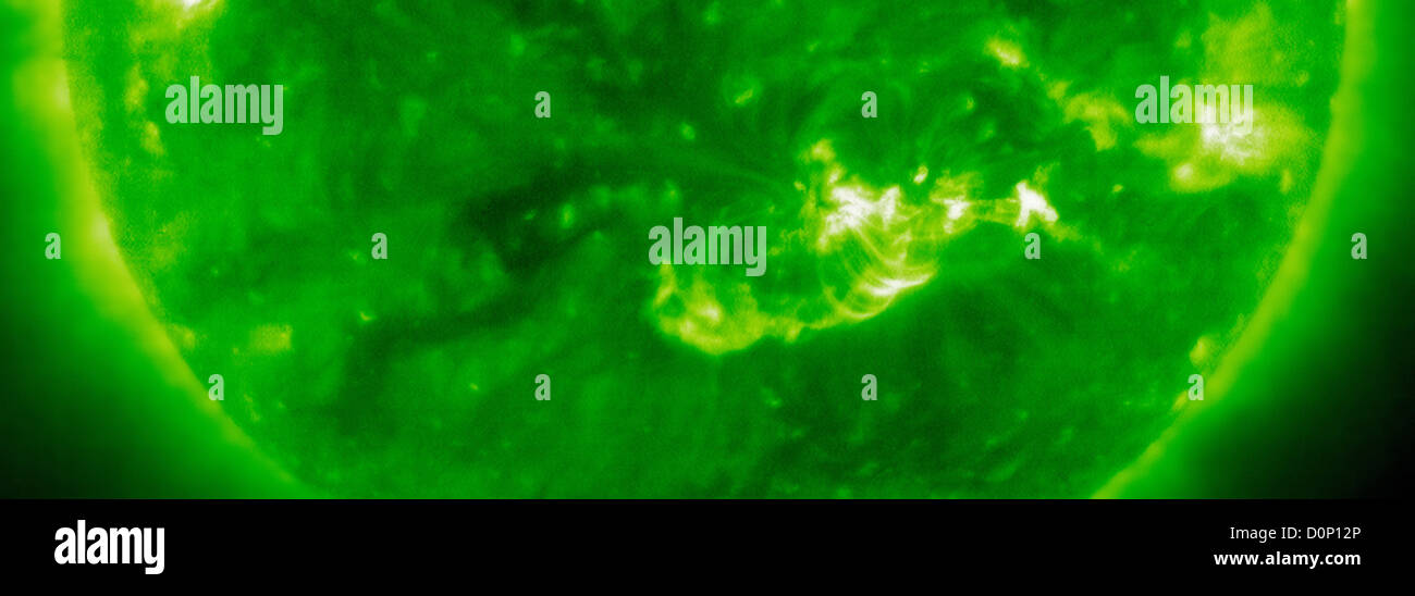 Ein looping Prominenz Filament Treffzone verbundenen Sonneneruption koronalen Massenauswurf als gesehen Solar Heliospheric Observatory Stockfoto
