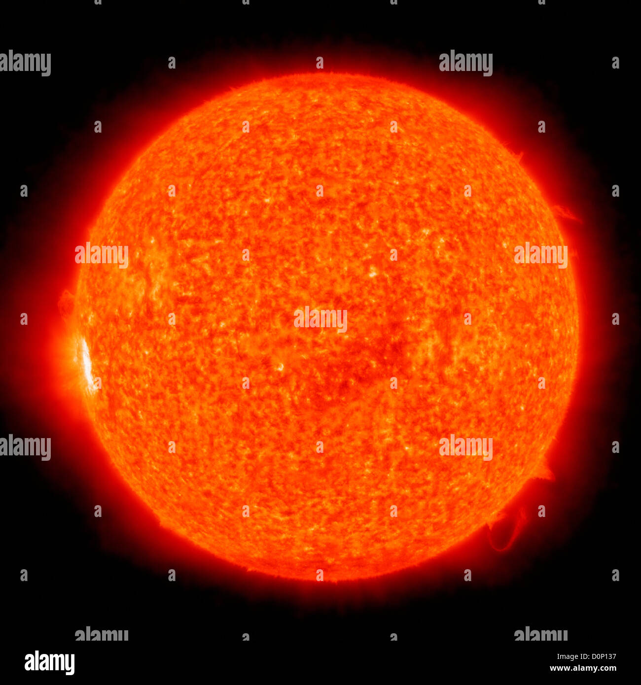 Die Solar terrestrischen Beziehungen Observatory (STEREO) Ahead Raumschiff betrachten Sie Sonne in extremen ultravioletten 304 Angström gesehen. Stockfoto
