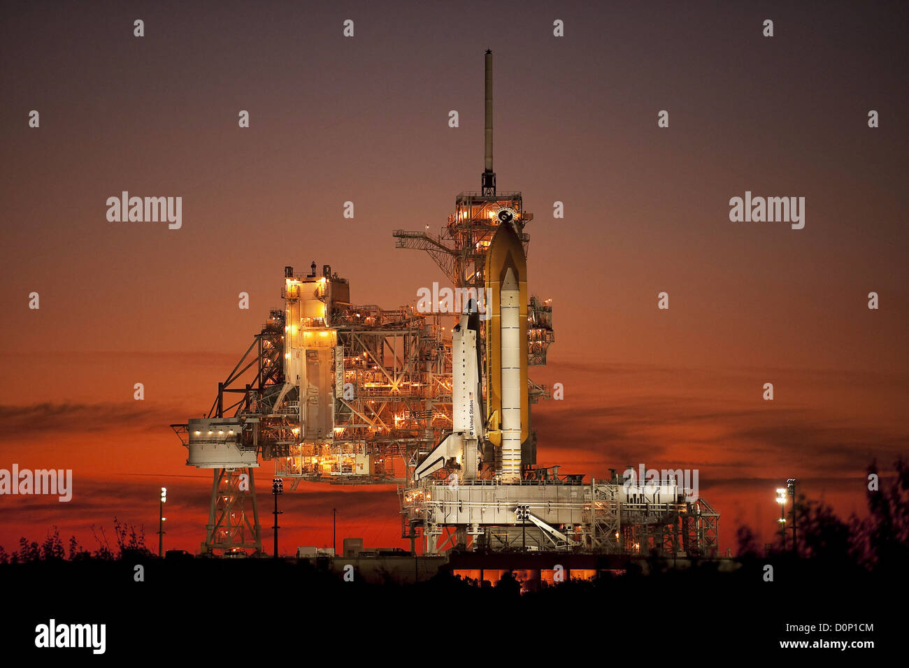 Sonnenuntergang am Shuttle Atlantis Stockfoto