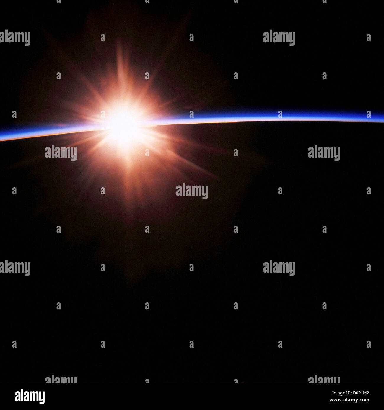 Sonnenaufgang auf der Erde aus dem Weltraum Stockfoto