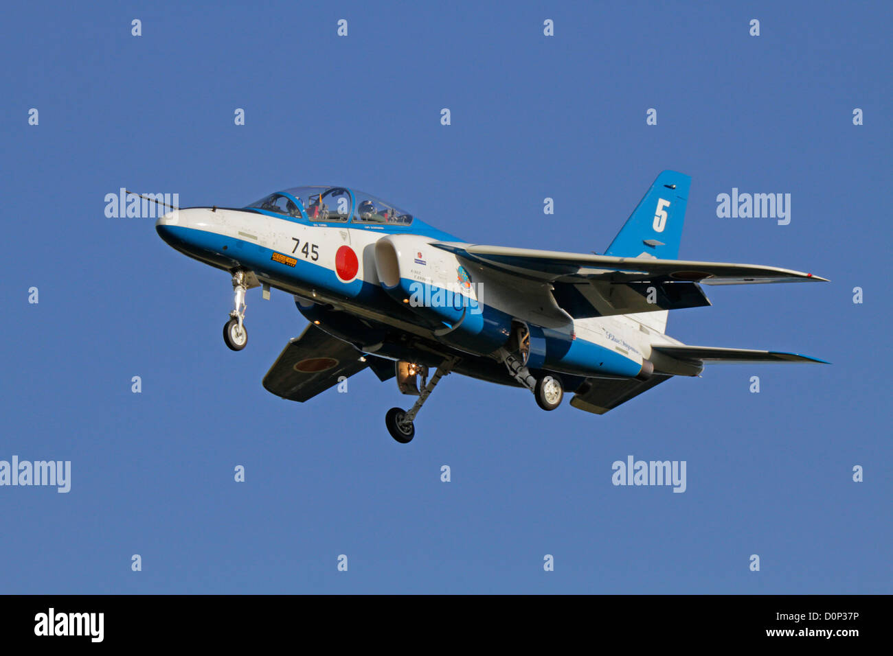 Die Blue Impulse Kawasaki t-4 jet-Schulflugzeug der Japan Air Self-Defense Force Stockfoto