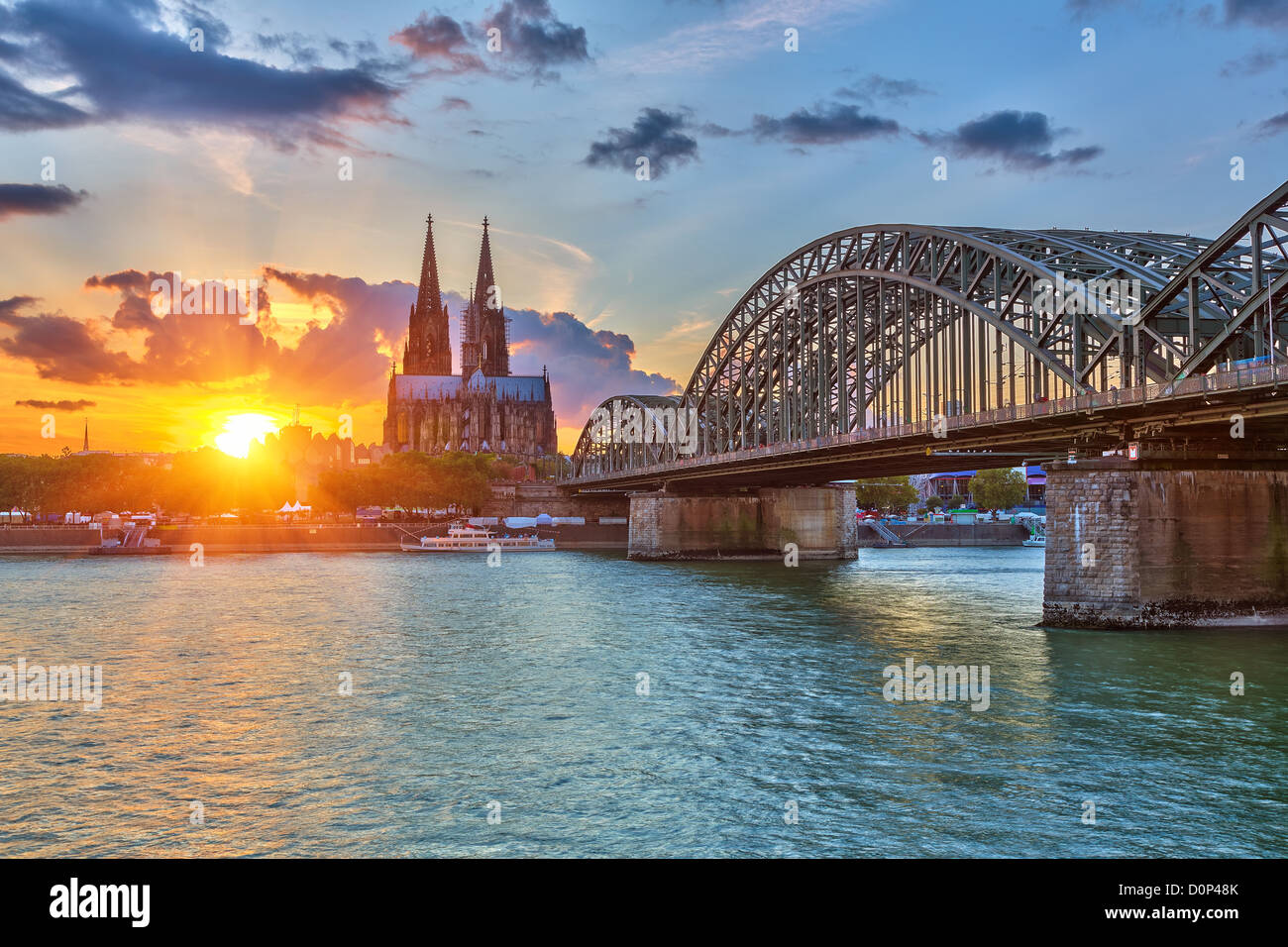 Blick auf Köln bei Sonnenuntergang Stockfoto