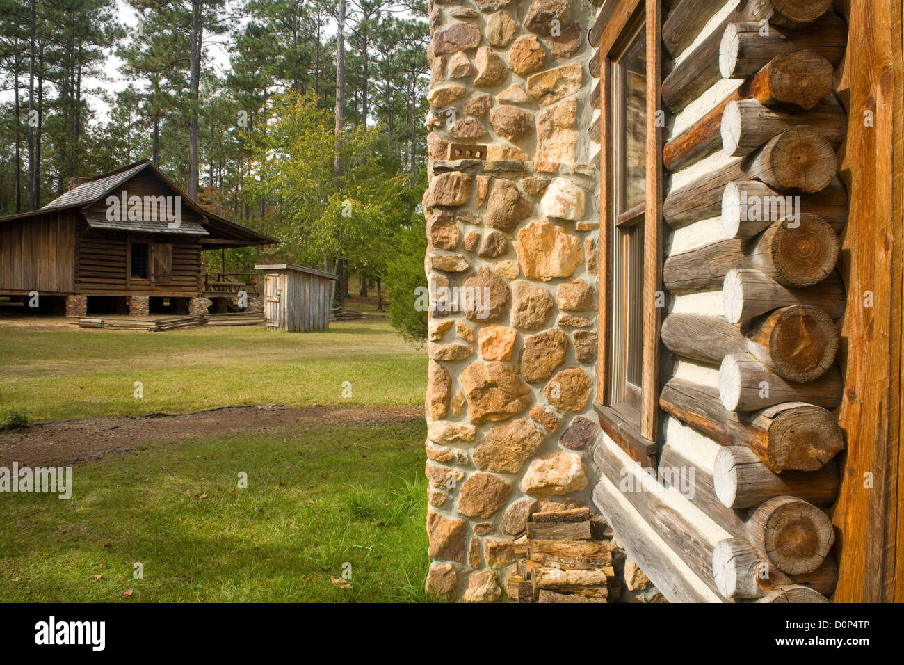 GA00138-00... Georgien - Relihan Hütte und Meeks Hütte im allgemeinen Kaffee State Park. Stockfoto