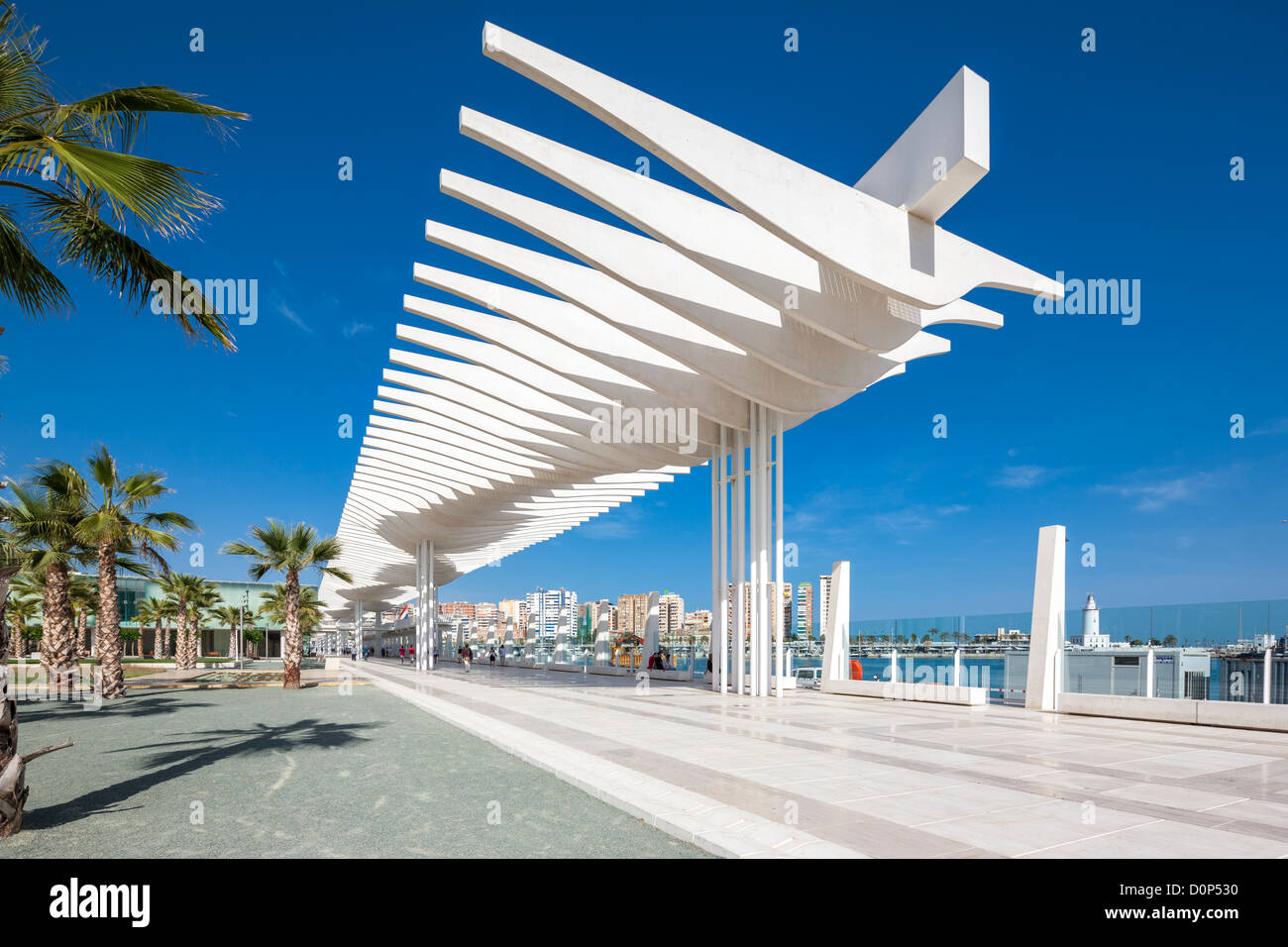 Malaga Spanien modernen neuen cruise terminal. Seehafen Hafen Harbour Boulevard promenade El Palmeral de Las Sorpresas. Kai 2 Stockfoto