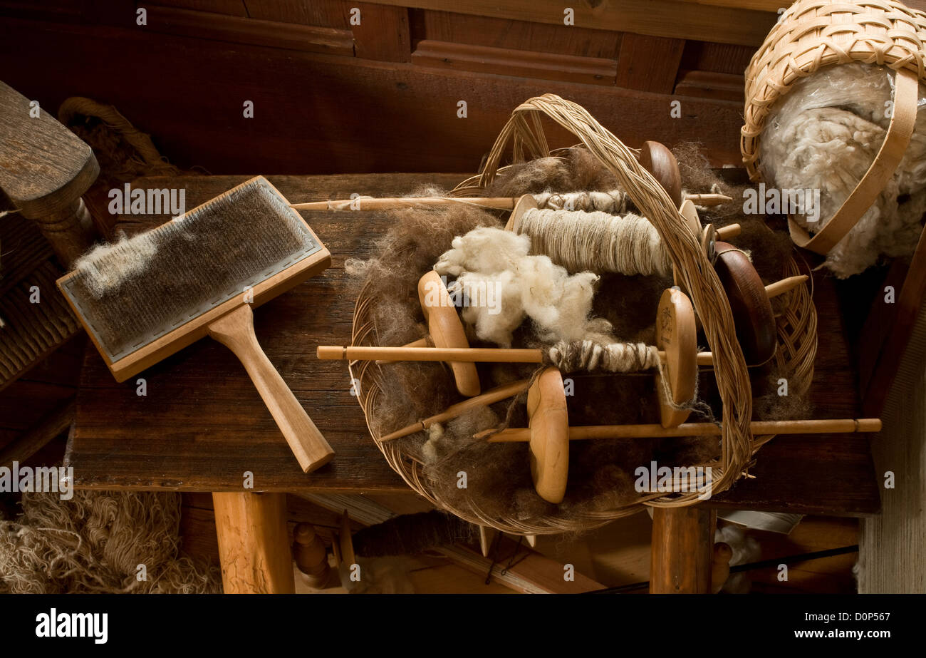 GA00144-00... Georgien - Spindeln Wolle entsprechend als Teil der Relihan Kabine historische anzeigen im allgemeinen Kaffee State Park. Stockfoto