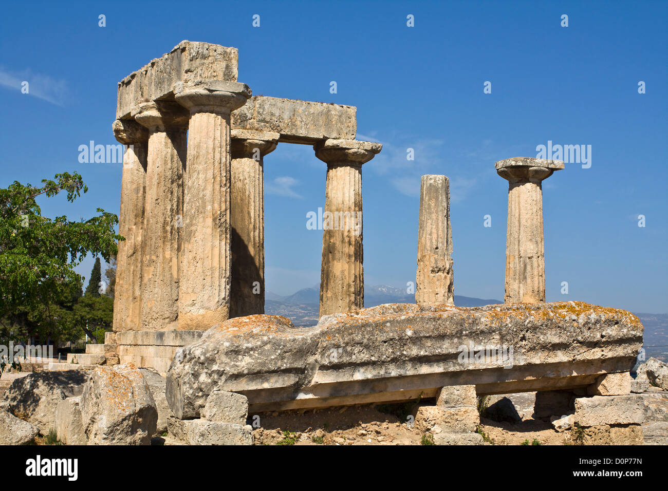 Antike Korinth, Tempel des Apollo, Peloponnes, Griechenland Stockfoto