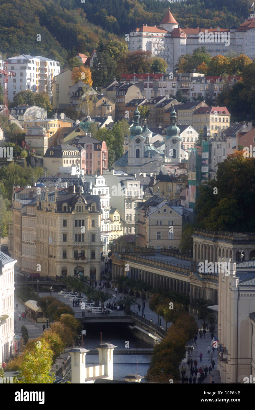 Angesichts der Mühlenkolonnade in Karlovy Vary, Karlsbad, Tschechische Republik, Europa Stockfoto