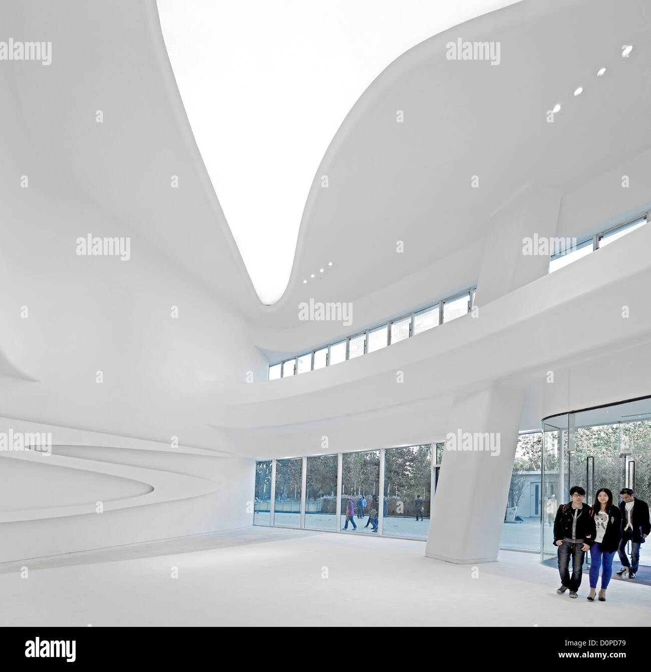 Galaxy-Soho, Peking, China. Architekt: Zaha Hadid Architects, 2012. Gebogene Eingang Atrium. Stockfoto