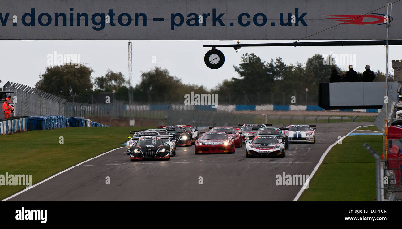 Start des Rennens von Donington Park Runde der FIA-GT1-Weltmeisterschaft. Stockfoto