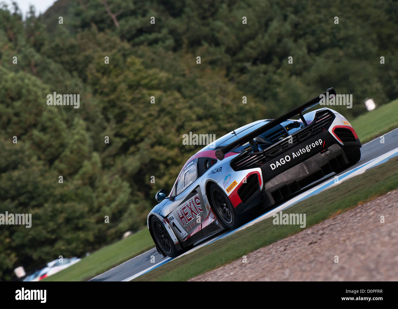Der Mclaren GT MP4 - 12c von Hexis Racing in Donington Park, beim konkurrieren in der FIA-GT1-Weltmeisterschaft. Stockfoto