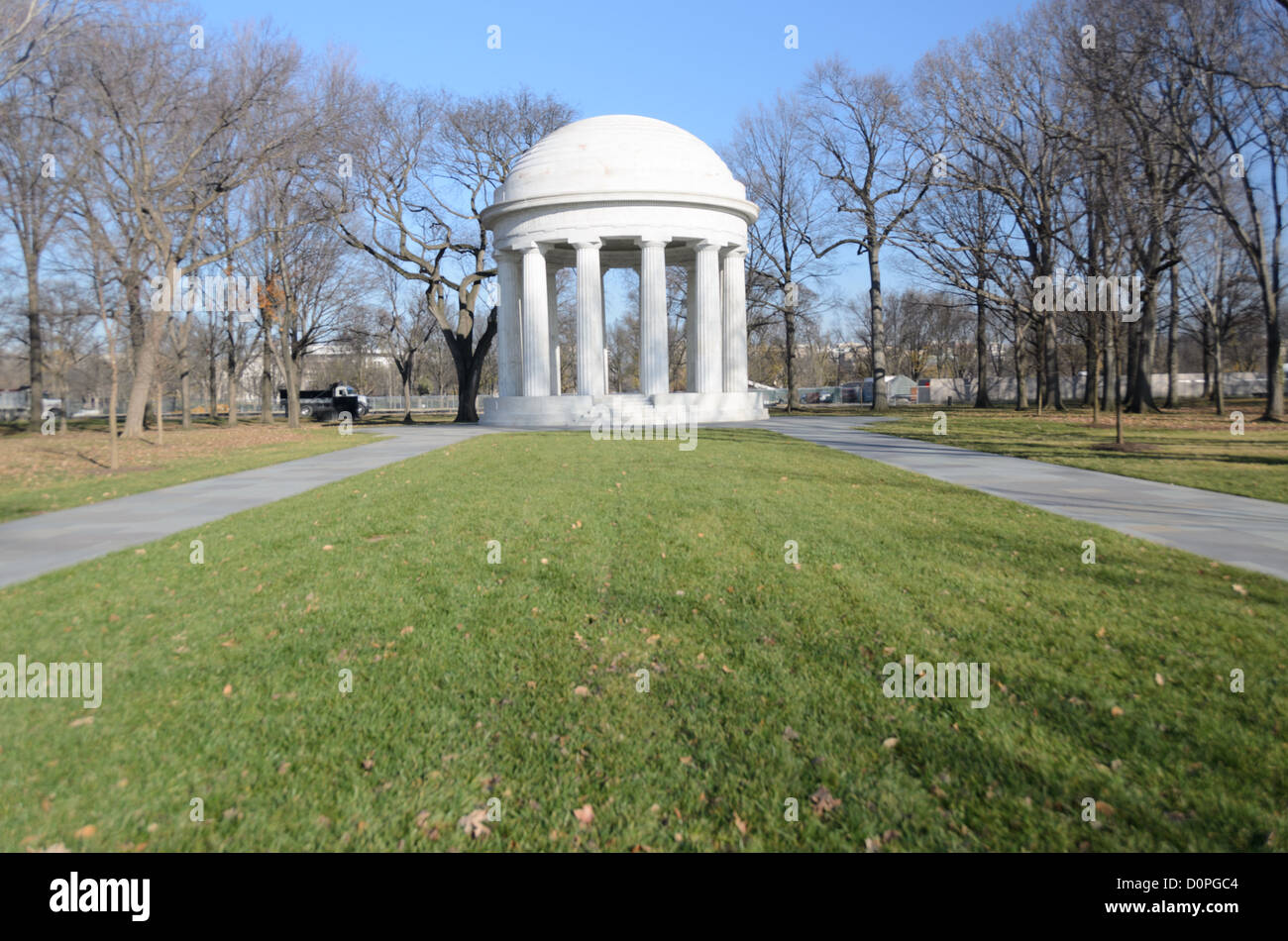 WASHINGTON DC, USA - Das neu renovierte Washington DC Weltkrieg ein Denkmal auf der National Mall, zwischen dem Reflecting Pool und das Tidal Basin. Stockfoto
