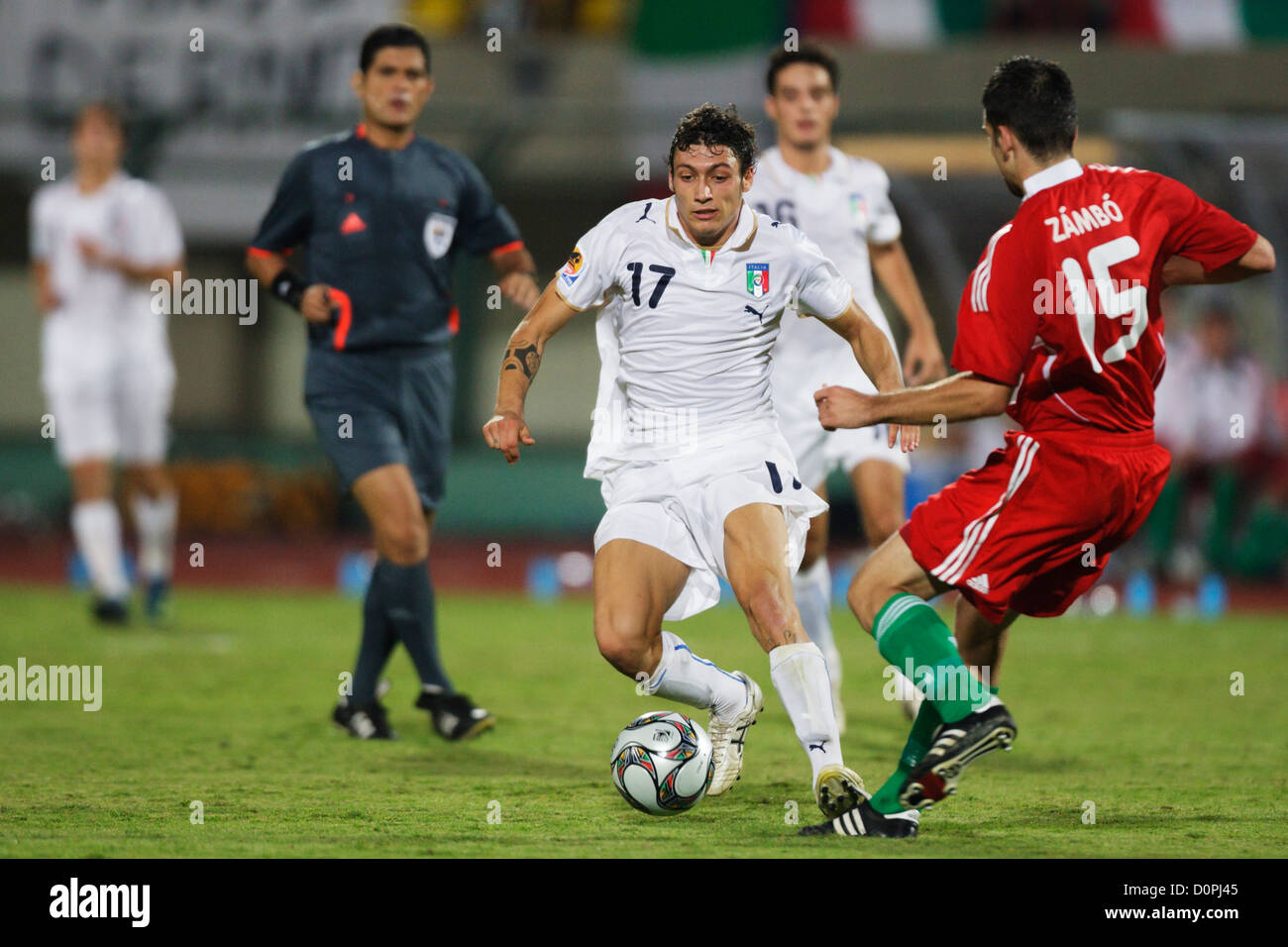 SUEZ, ÄGYPTEN - 9. OKTOBER: Mattia Mustacchio (17) im Viertelfinale der FIFA U-20-Weltmeisterschaft 2009 gegen Ungarn im Mubarak-Stadion am 9. Oktober 2009 in Suez, Ägypten. Nur redaktionelle Verwendung. Kommerzielle Nutzung verboten. (Foto: Jonathan Paul Larsen / Diadem Images) Stockfoto