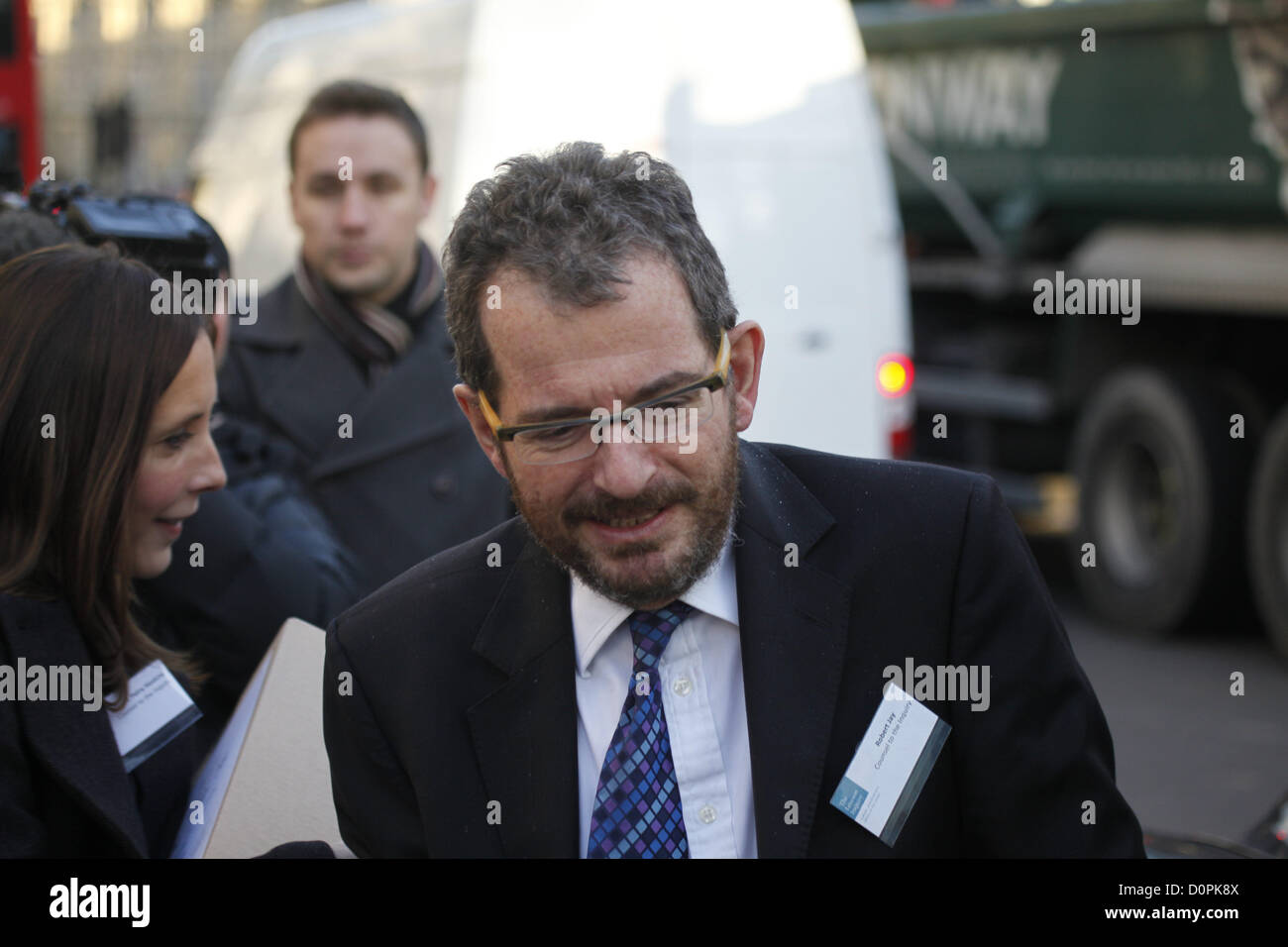 London, UK. 29. November 2012. Robert Jay verlassen das Queen Elizabeth II Conference Centre. Bildnachweis: Sebastian Remme / Alamy Live News Stockfoto